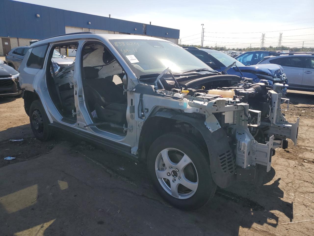 2023 JEEP GRAND CHEROKEE L LAREDO photo 4