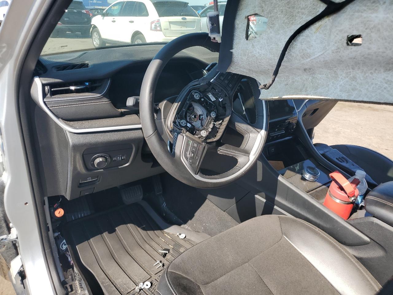 2023 JEEP GRAND CHEROKEE L LAREDO photo 8