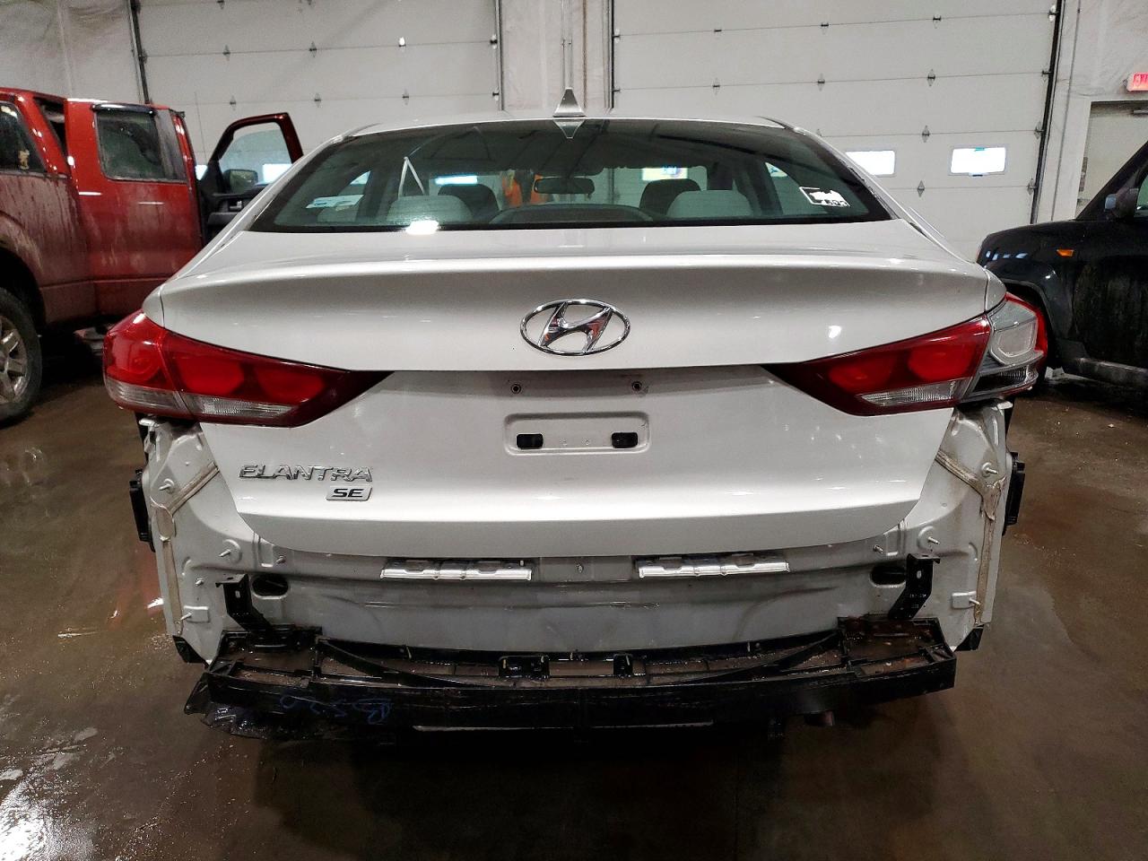 2017 HYUNDAI ELANTRA SE photo 6