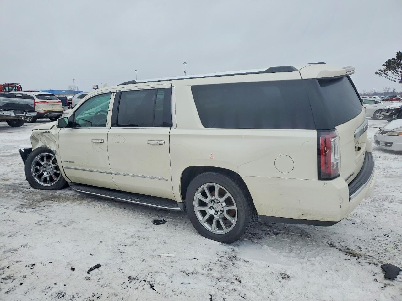 2015 GMC YUKON XL DENALI photo 2