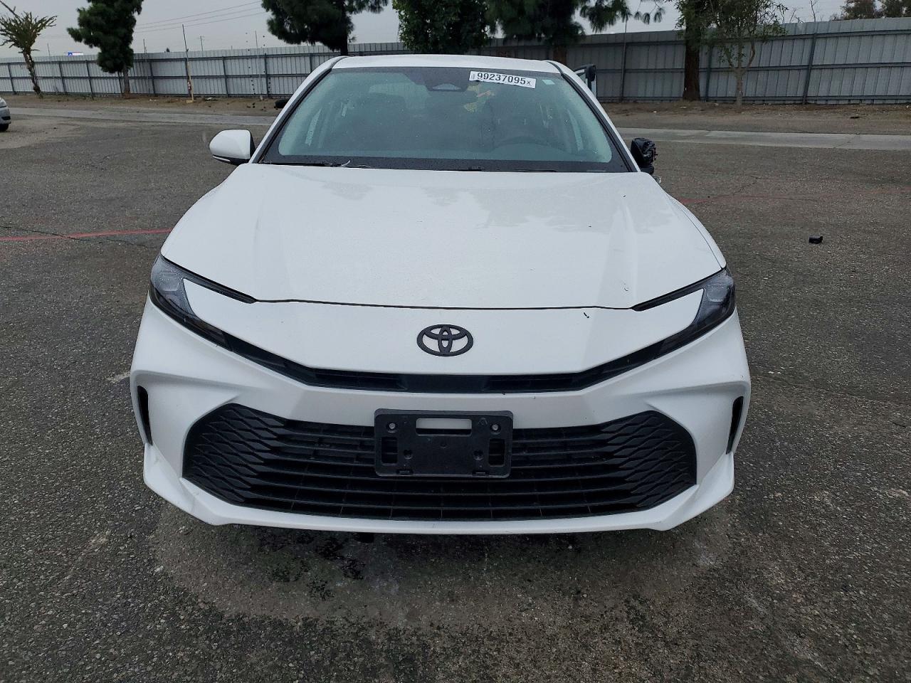 2025 TOYOTA CAMRY LE photo 5