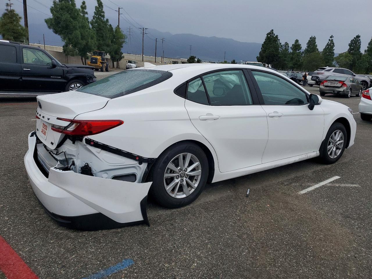 2025 TOYOTA CAMRY LE photo 3