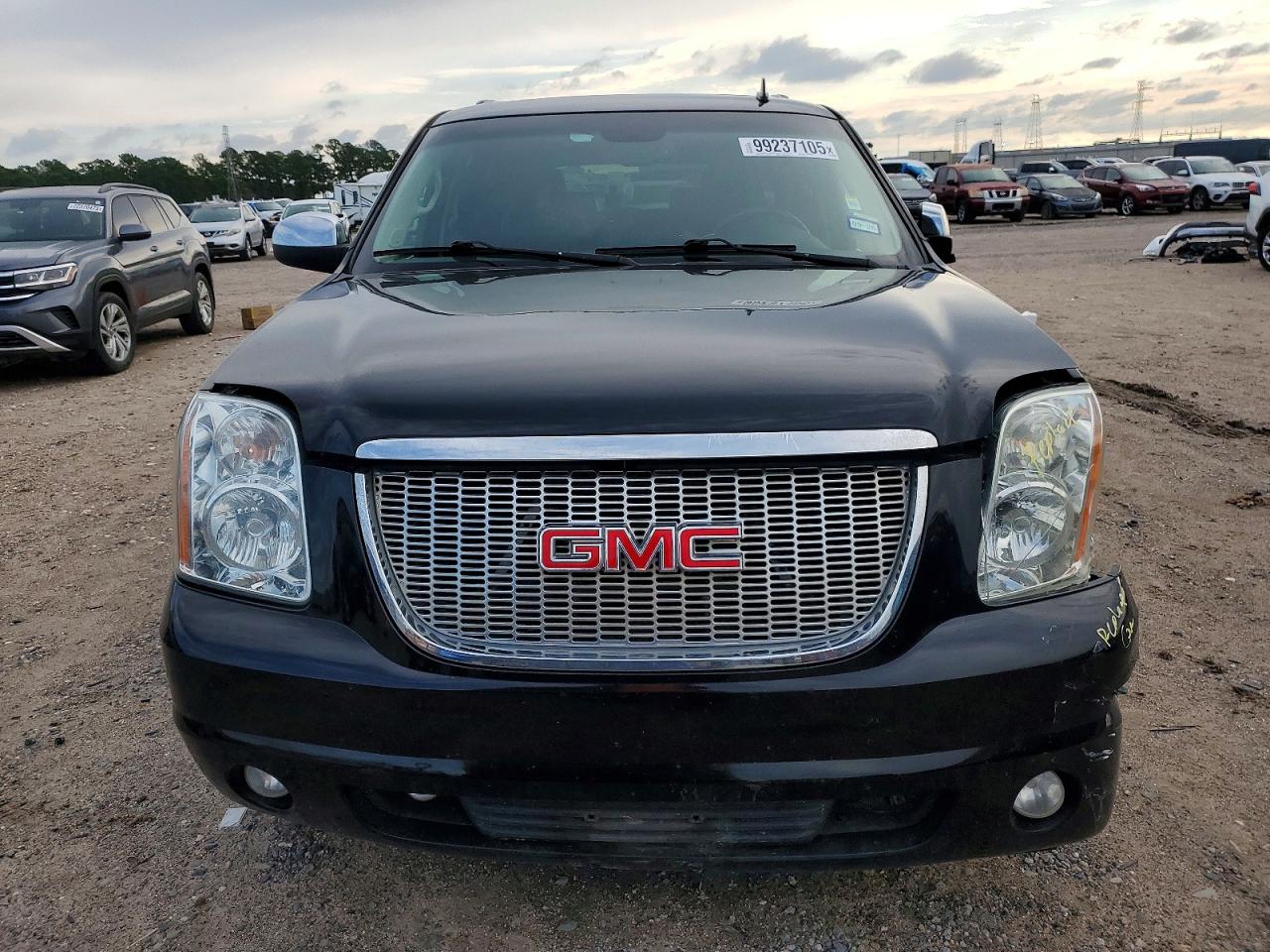 2014 GMC YUKON XL C1500 SLT photo 9