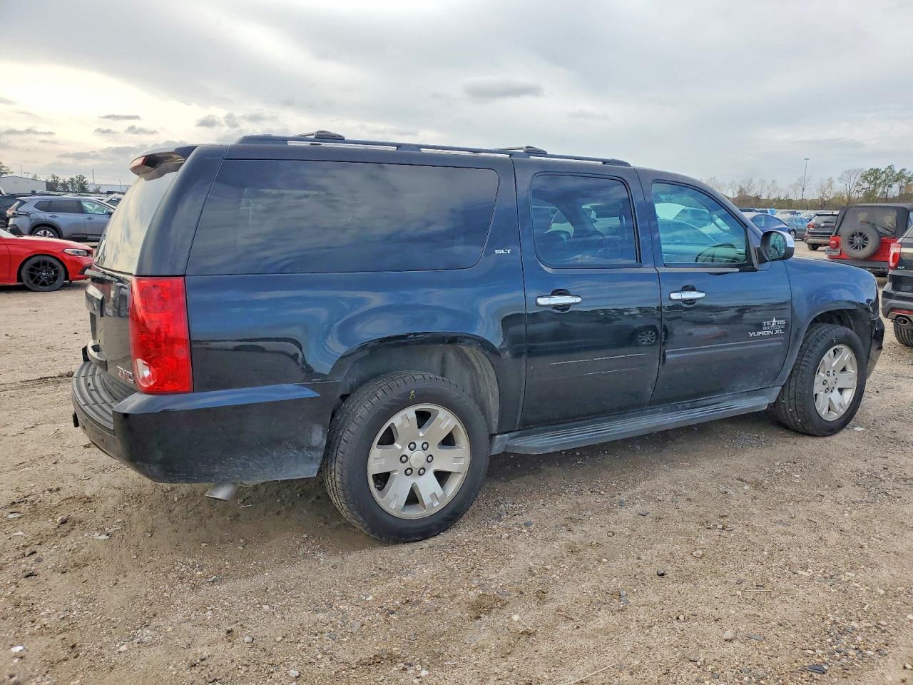 2014 GMC YUKON XL C1500 SLT photo 5