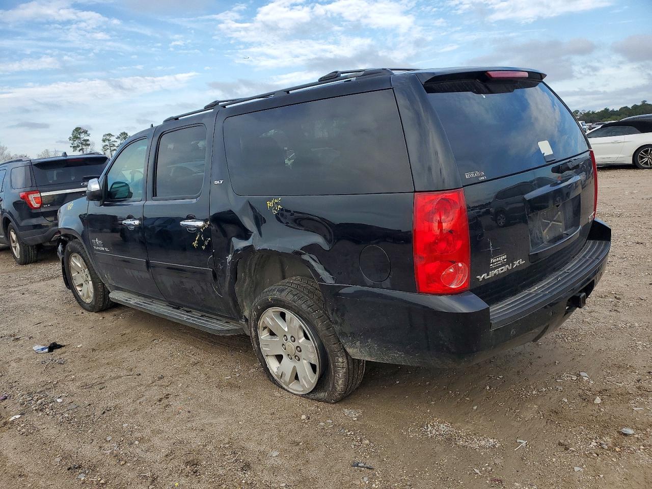2014 GMC YUKON XL C1500 SLT photo 3
