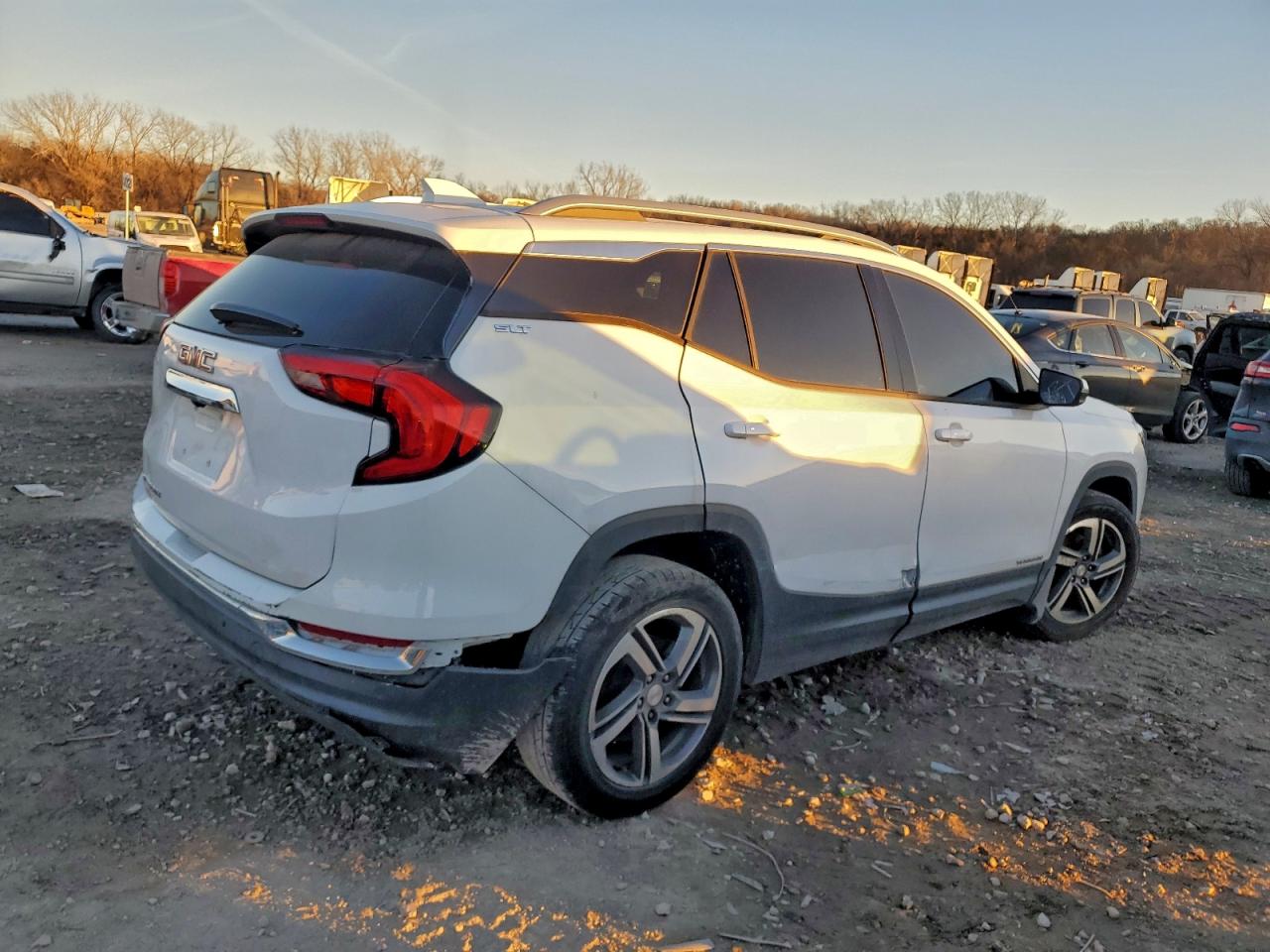 2019 GMC TERRAIN SLT photo 3