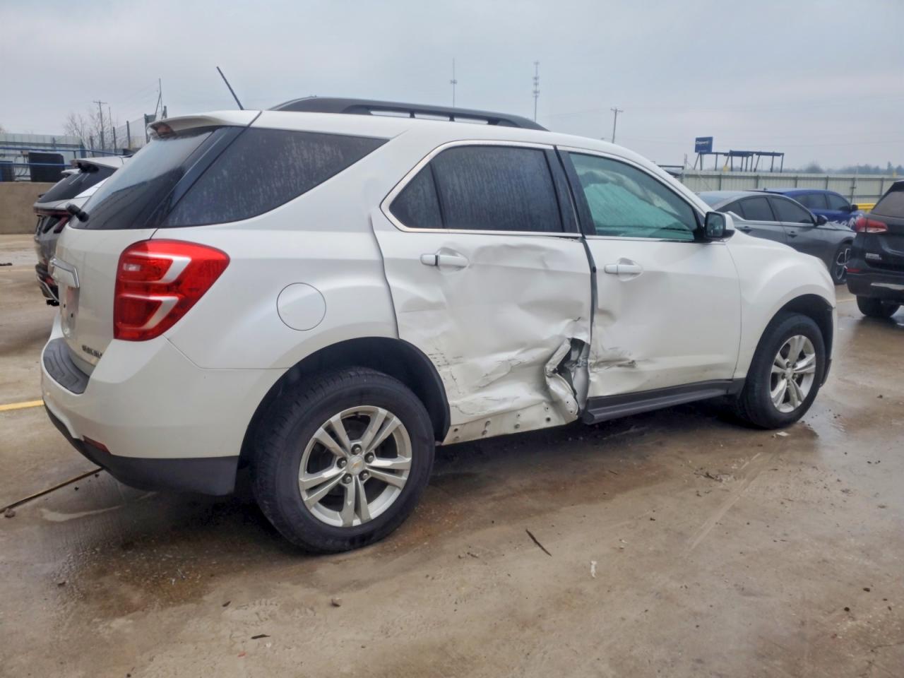 2016 CHEVROLET EQUINOX LT photo 3