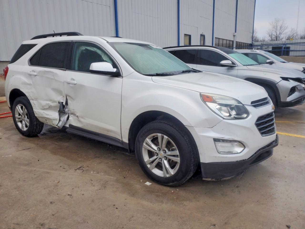 2016 CHEVROLET EQUINOX LT photo 4