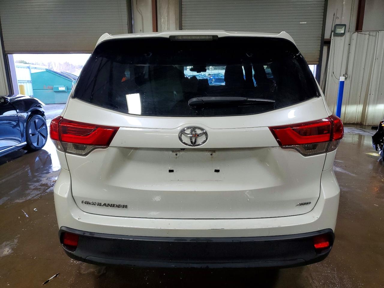 2019 TOYOTA HIGHLANDER LE photo 6