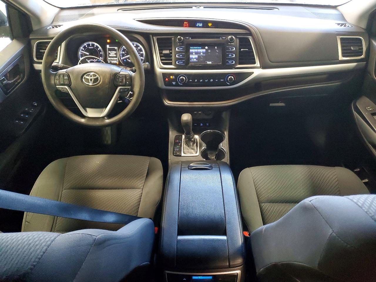 2019 TOYOTA HIGHLANDER LE photo 8