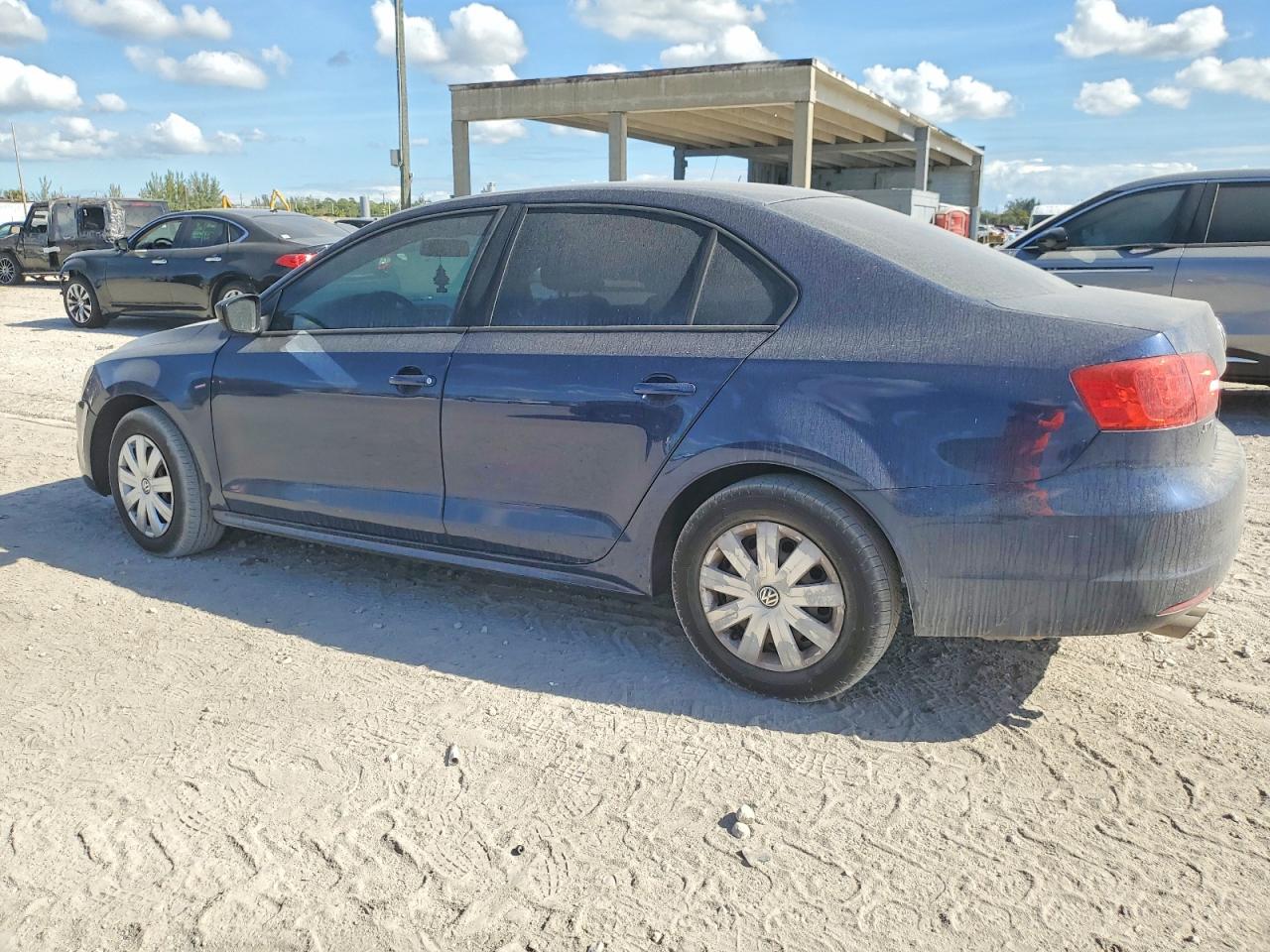 2014 VOLKSWAGEN JETTA BASE photo 2