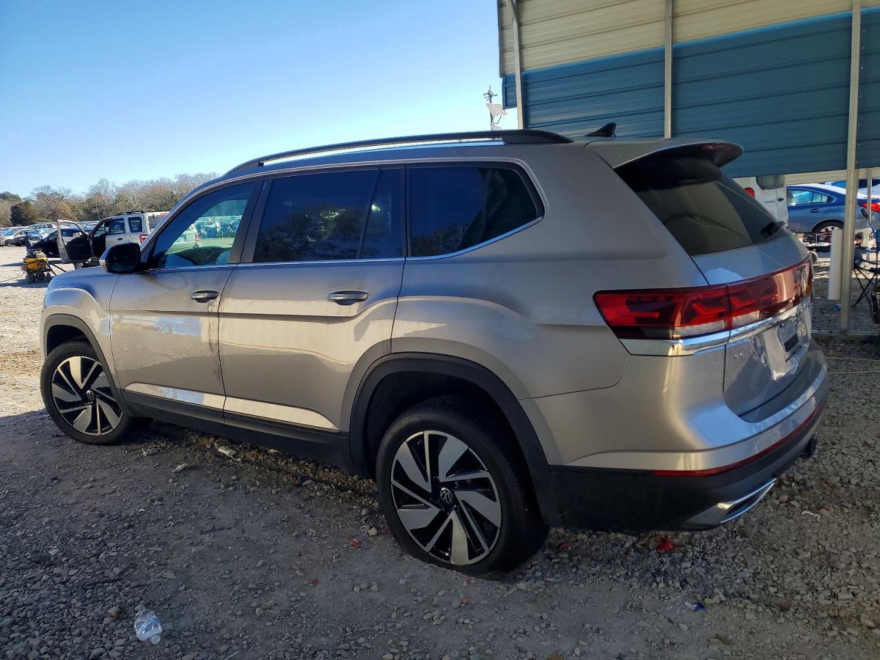 2024 VOLKSWAGEN ATLAS SE photo 2