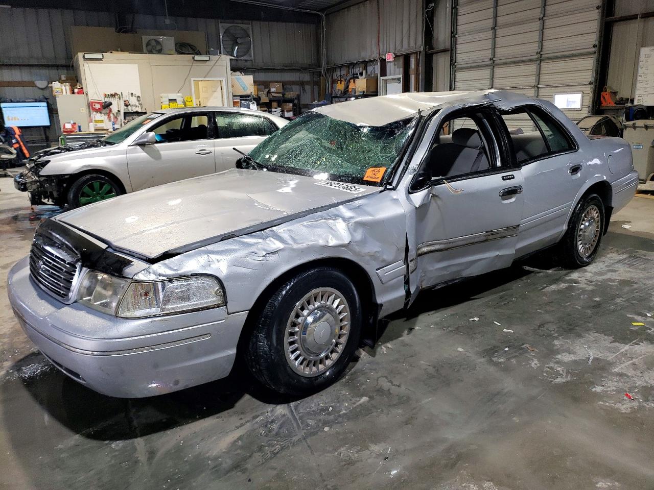 2001 FORD CROWN VICTORIA