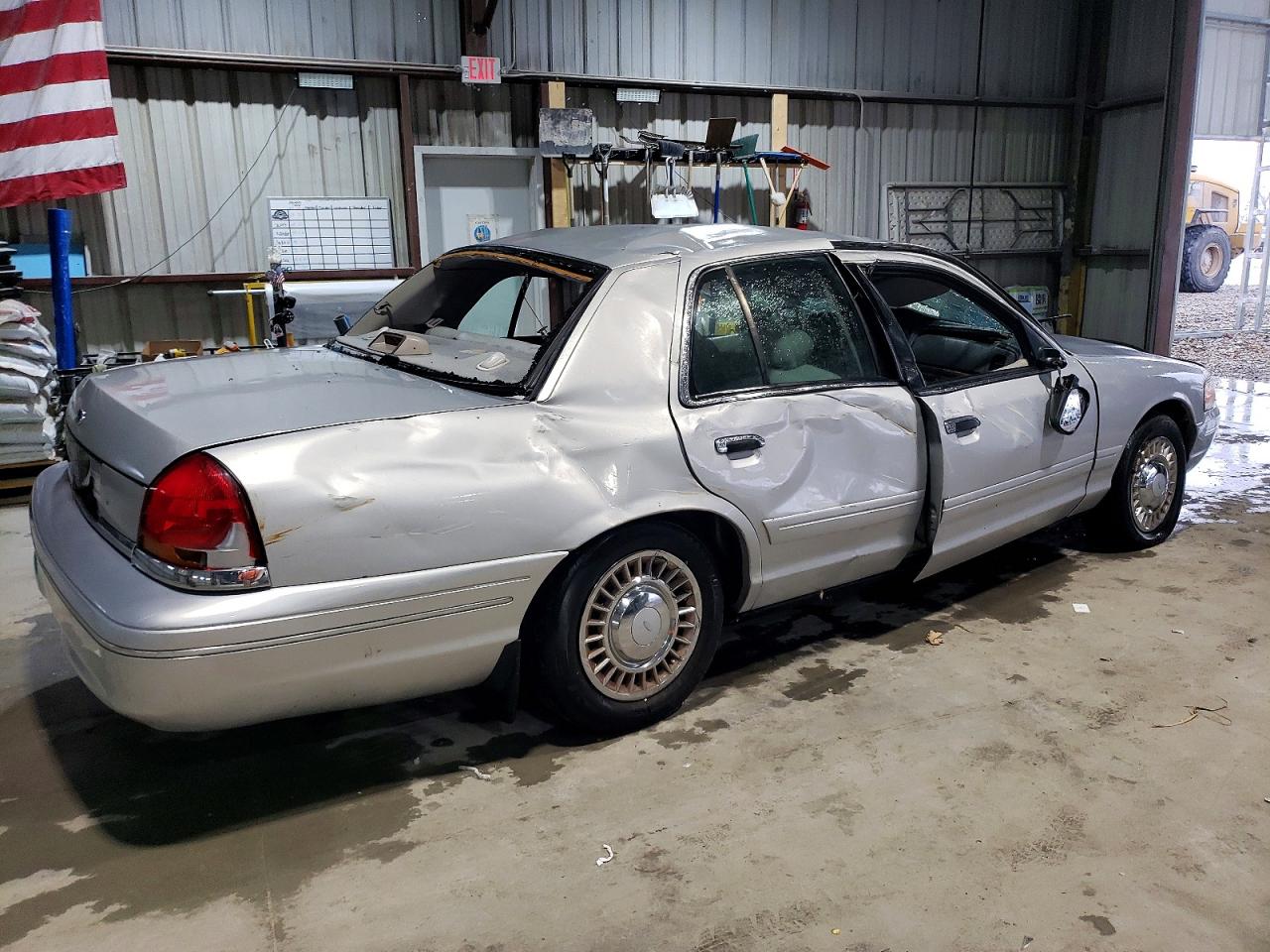 2001 FORD CROWN VICTORIA photo 3