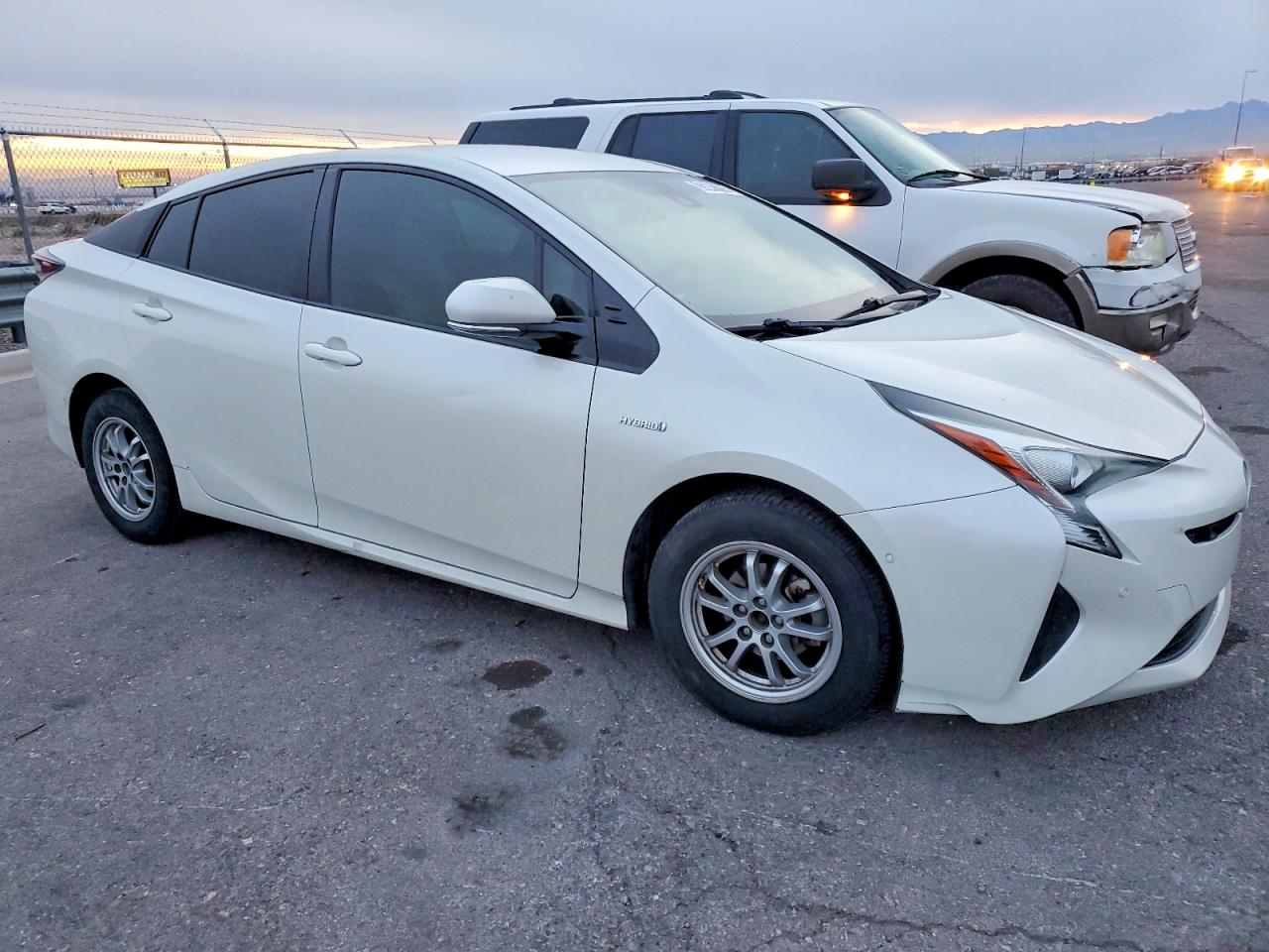 2018 TOYOTA PRIUS photo 4