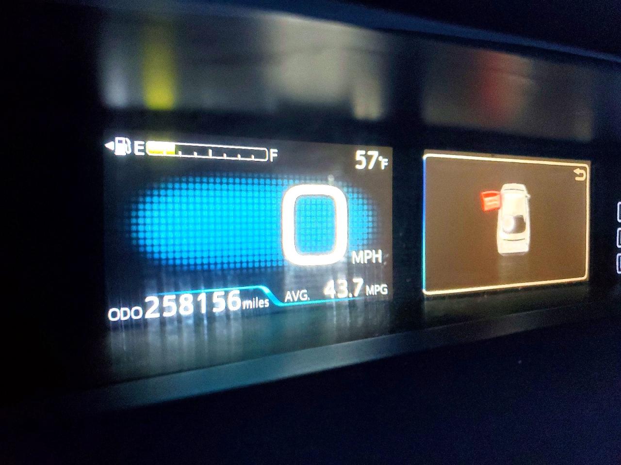 2018 TOYOTA PRIUS photo 9