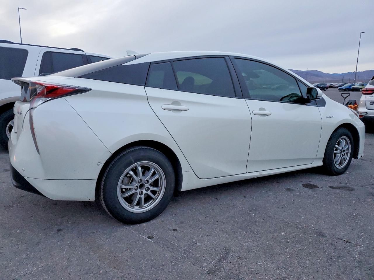 2018 TOYOTA PRIUS photo 3