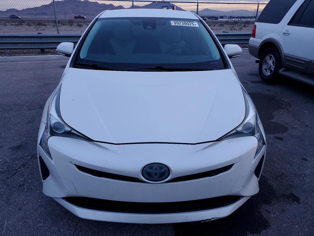 2018 TOYOTA PRIUS photo 5