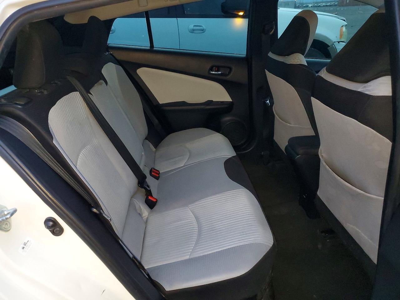 2018 TOYOTA PRIUS photo 10