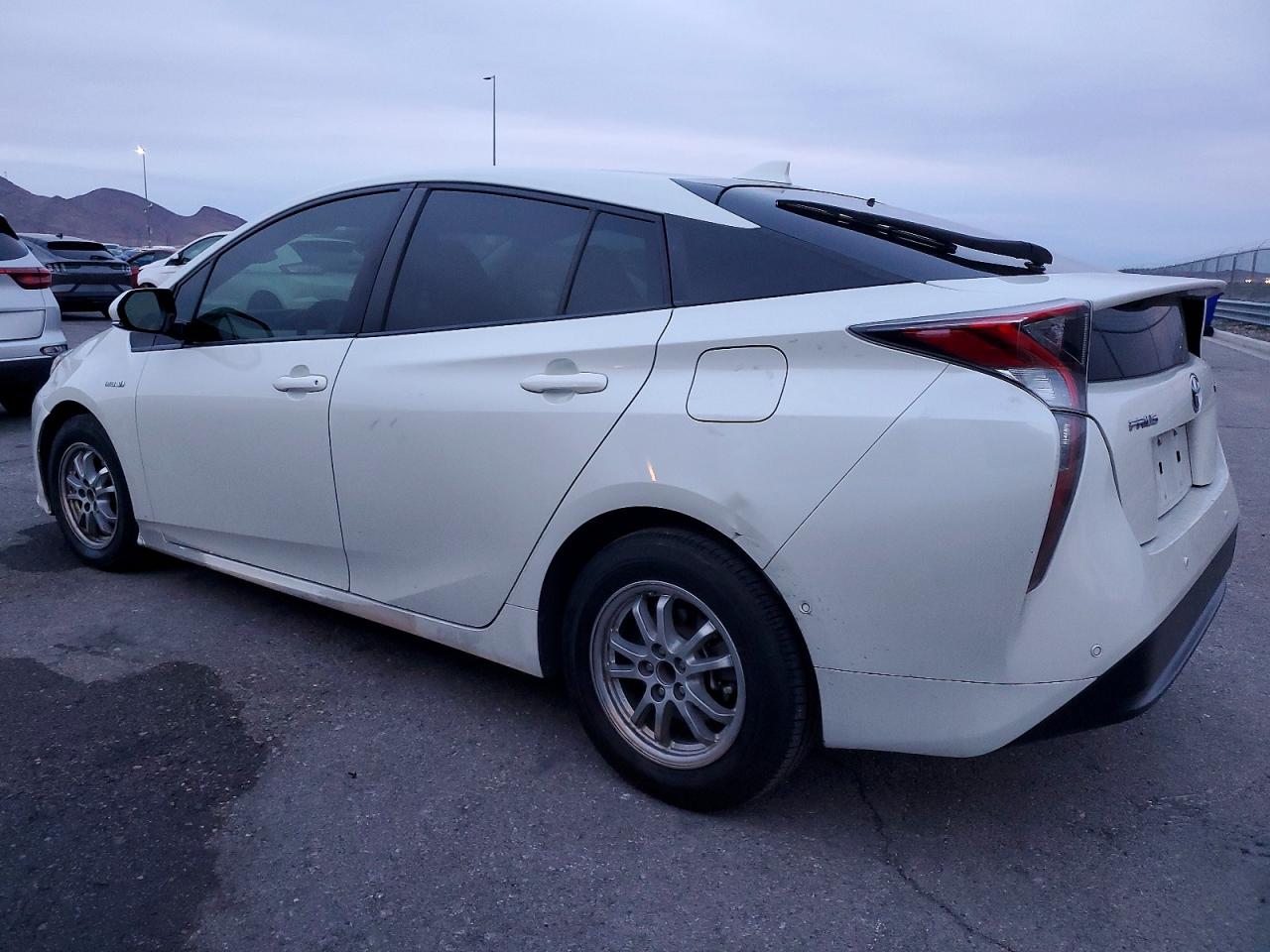 2018 TOYOTA PRIUS photo 2