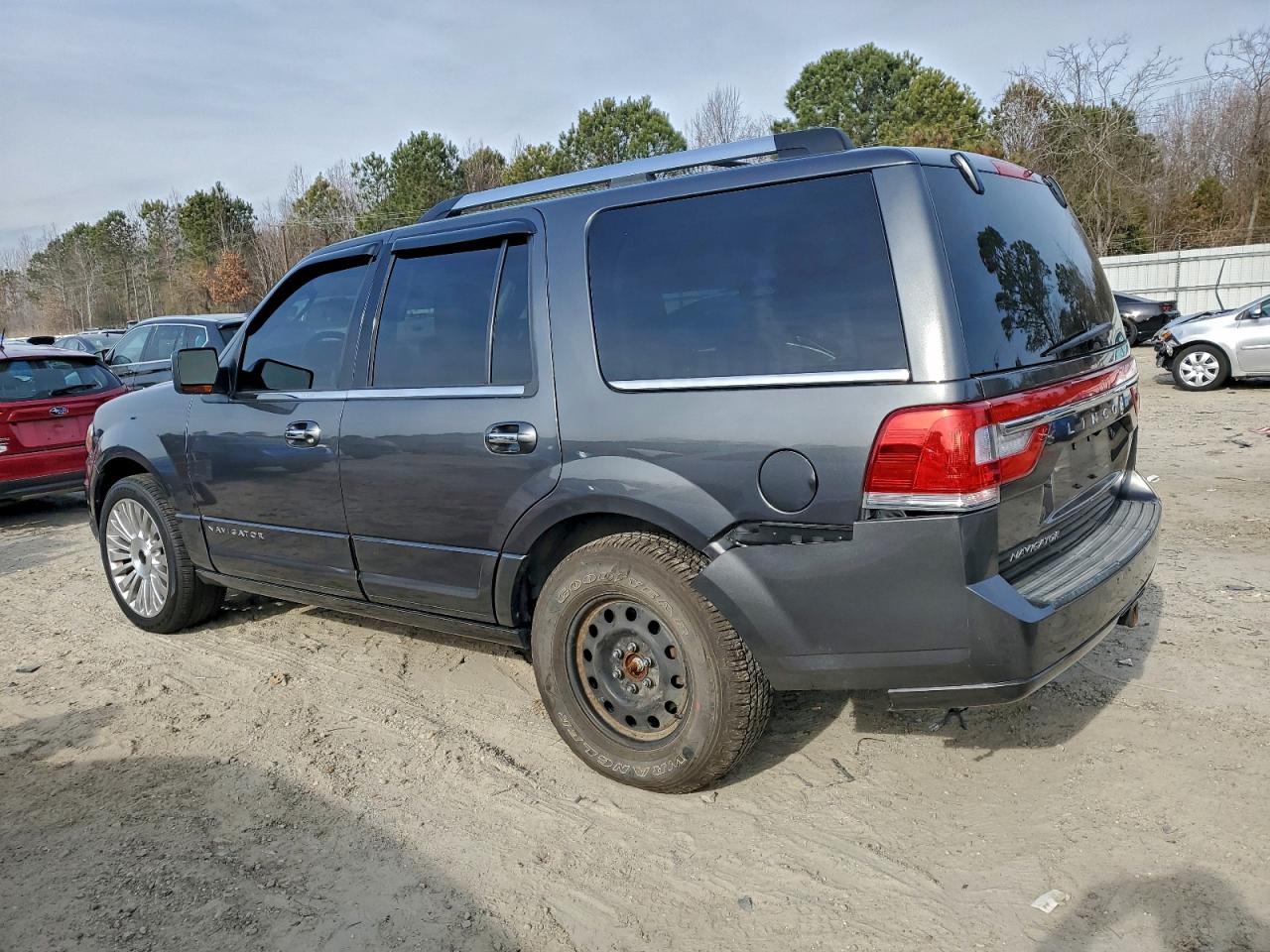 2015 LINCOLN NAVIGATOR photo 2