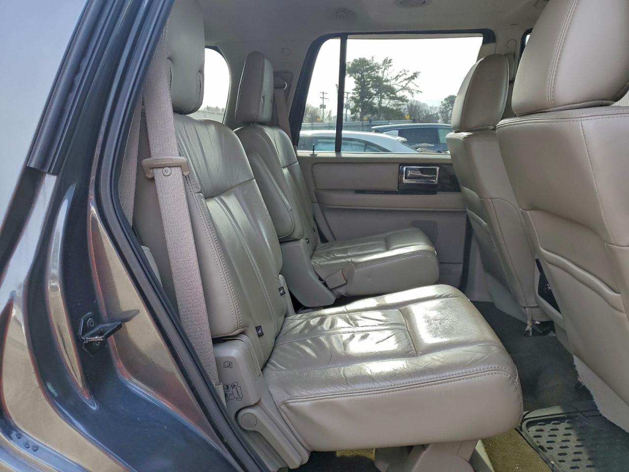 2015 LINCOLN NAVIGATOR photo 11