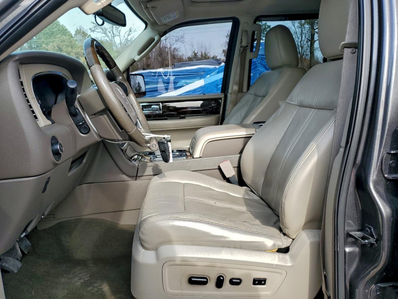 2015 LINCOLN NAVIGATOR photo 7