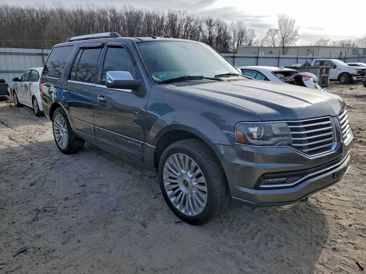 2015 LINCOLN NAVIGATOR photo 4