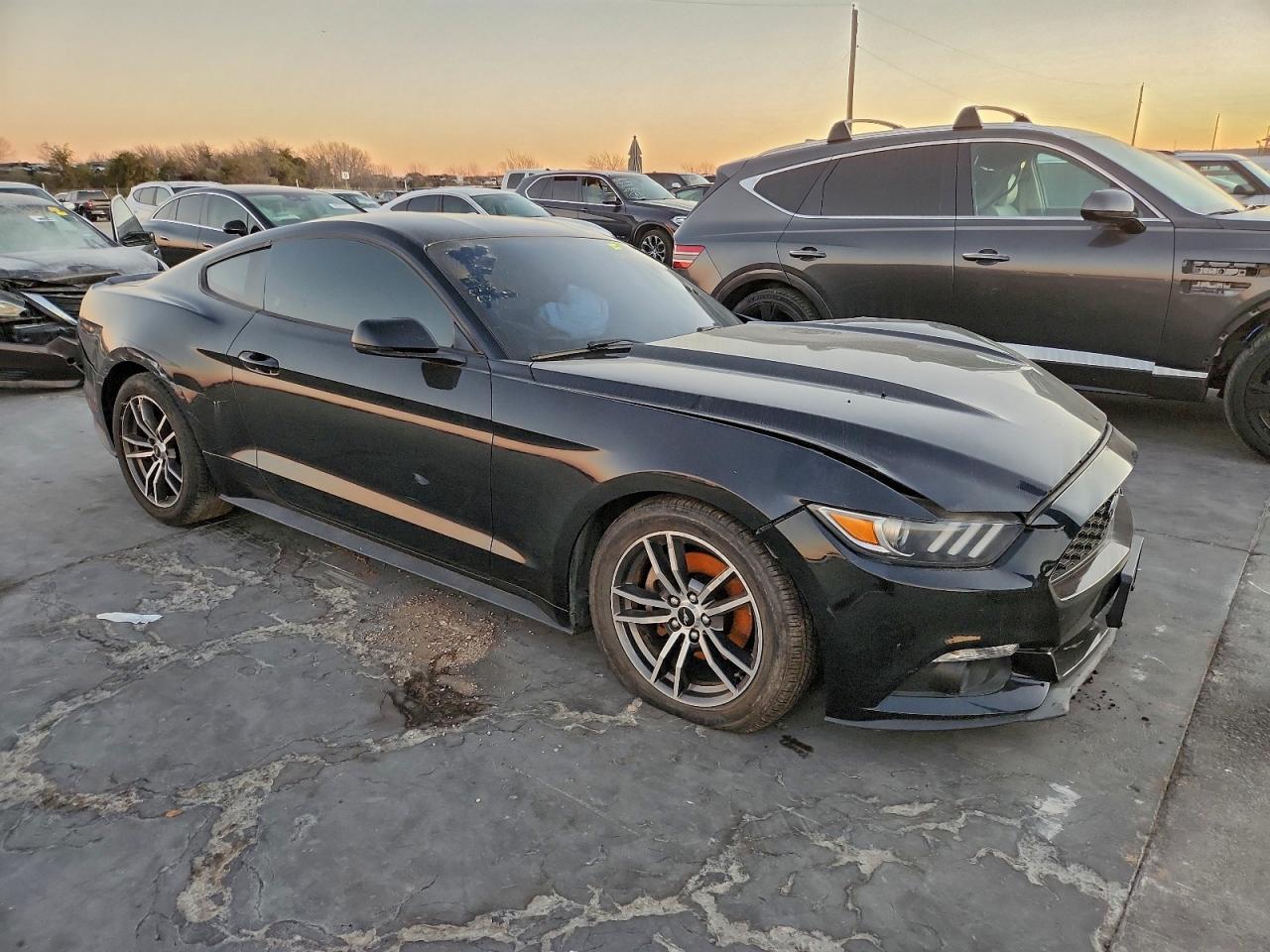 2017 FORD MUSTANG photo 4