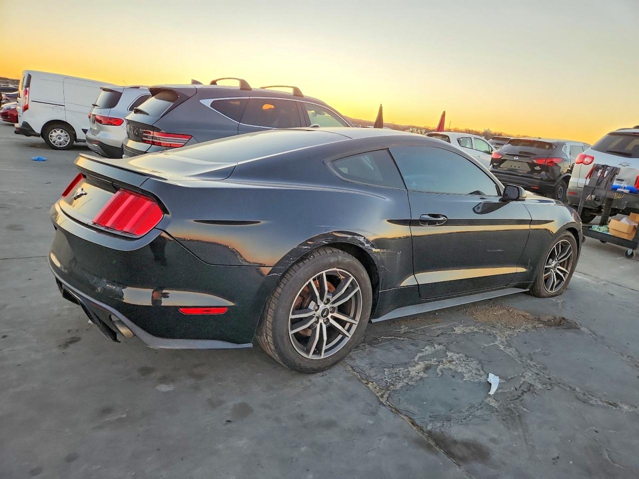 2017 FORD MUSTANG photo 3