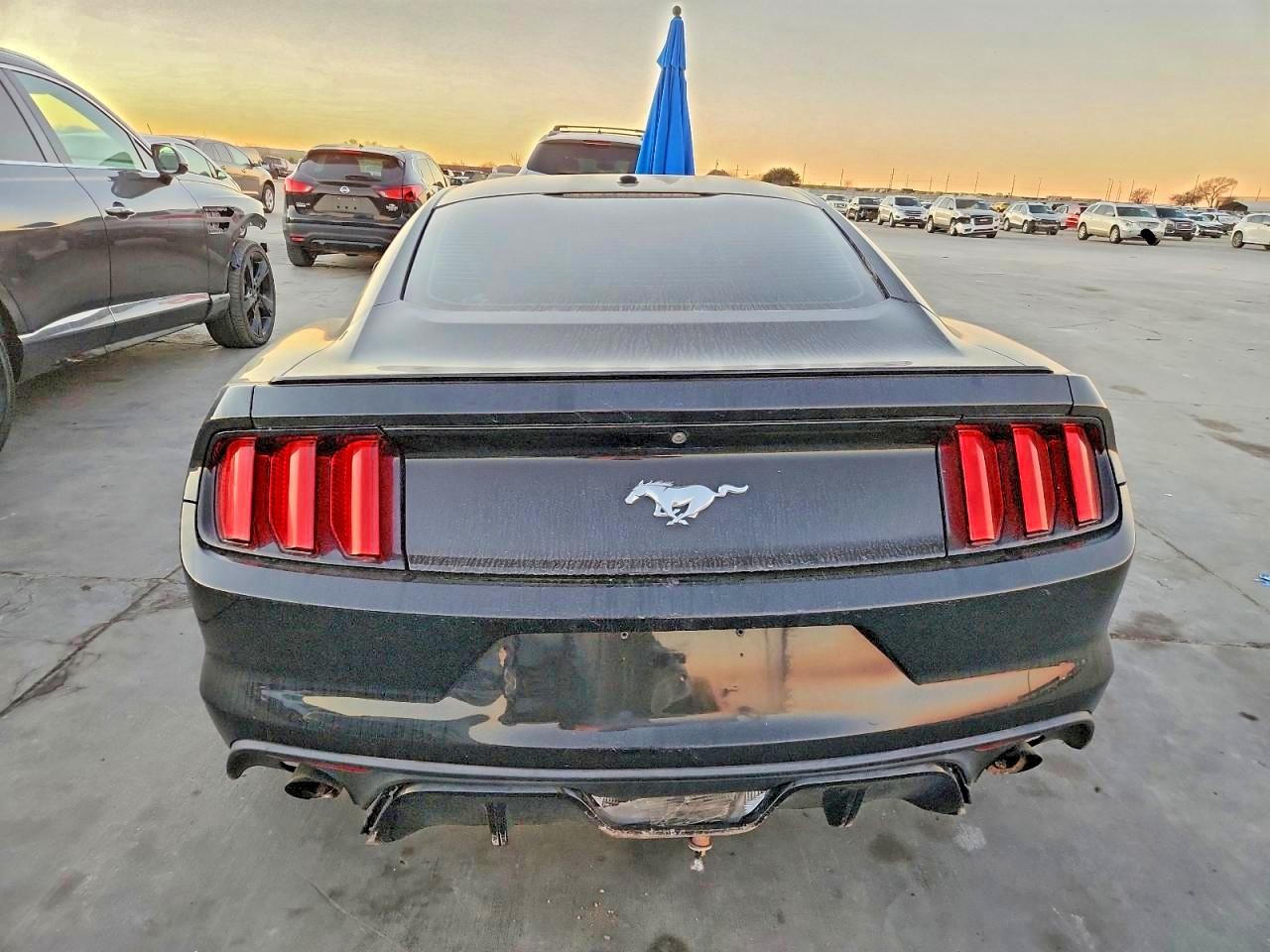 2017 FORD MUSTANG photo 6