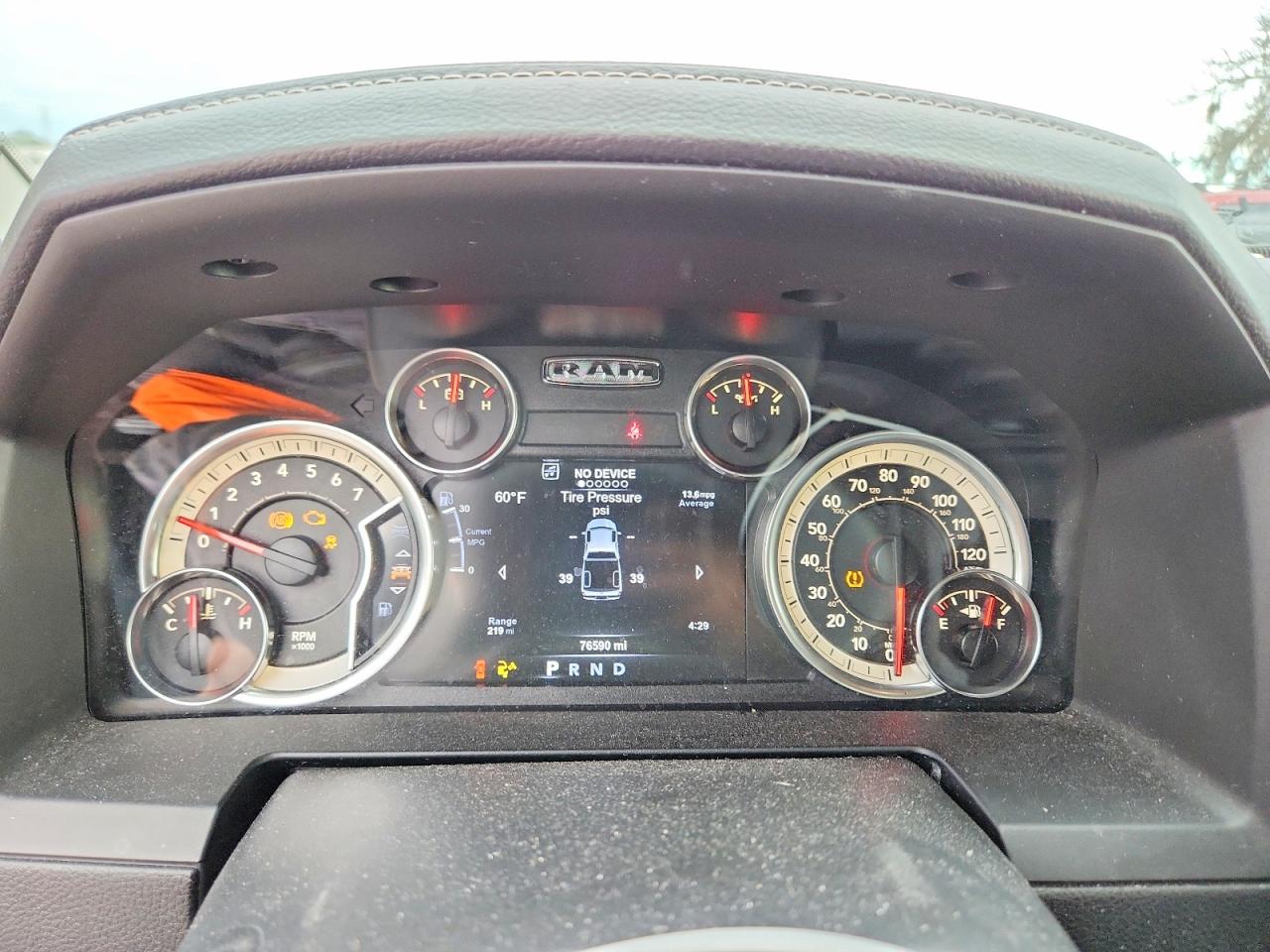 2015 RAM 1500 LARAMIE photo 9
