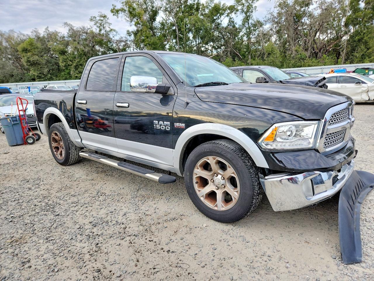 2015 RAM 1500 LARAMIE photo 4