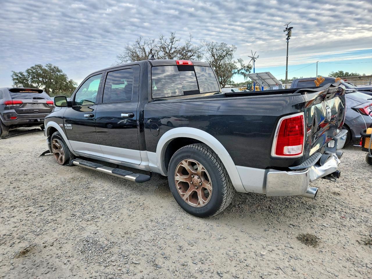 2015 RAM 1500 LARAMIE photo 2