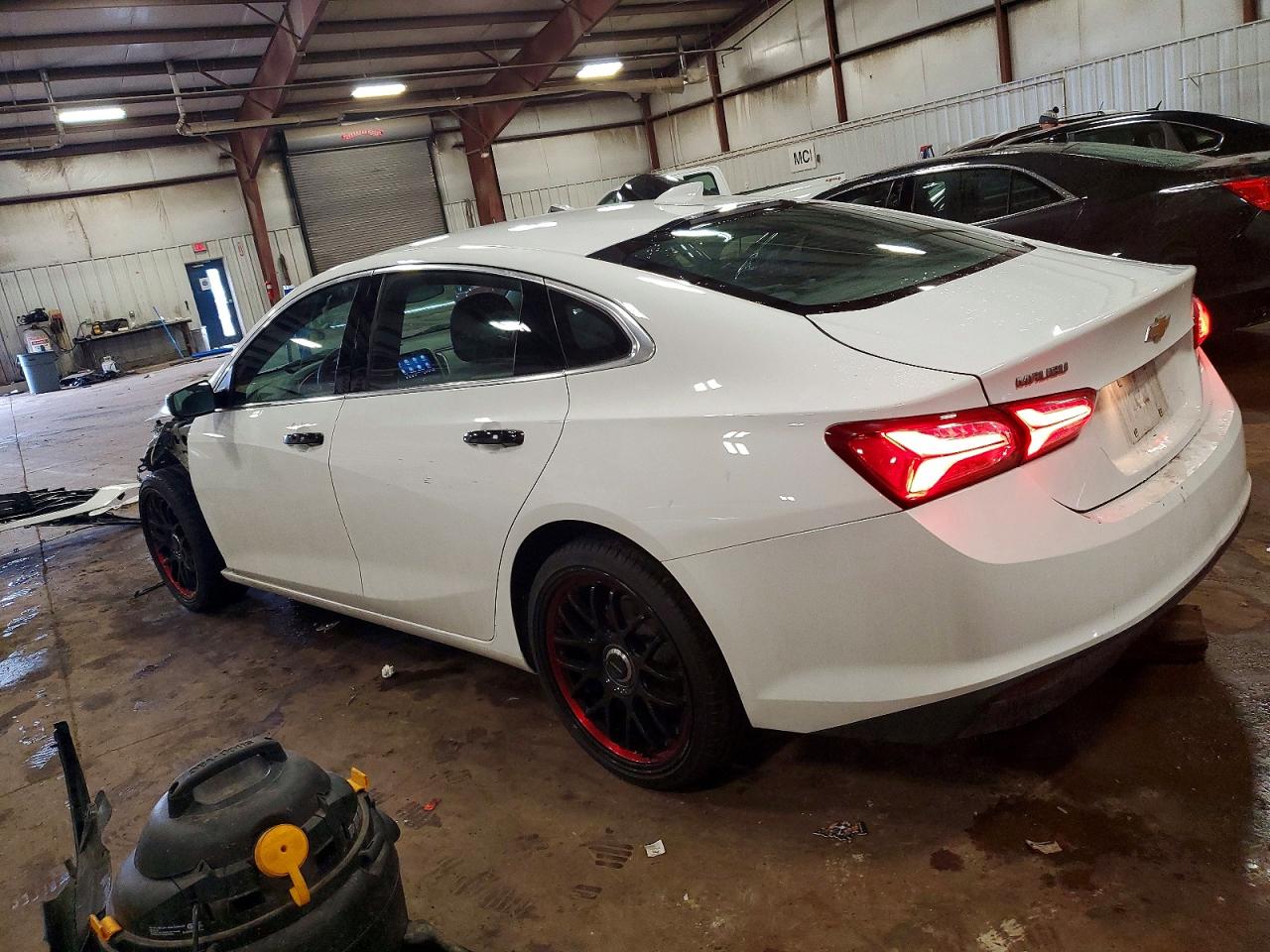 2022 CHEVROLET MALIBU LT photo 2