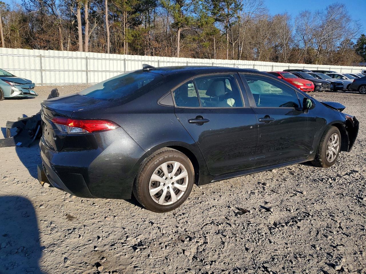 2021 TOYOTA COROLLA LE photo 3