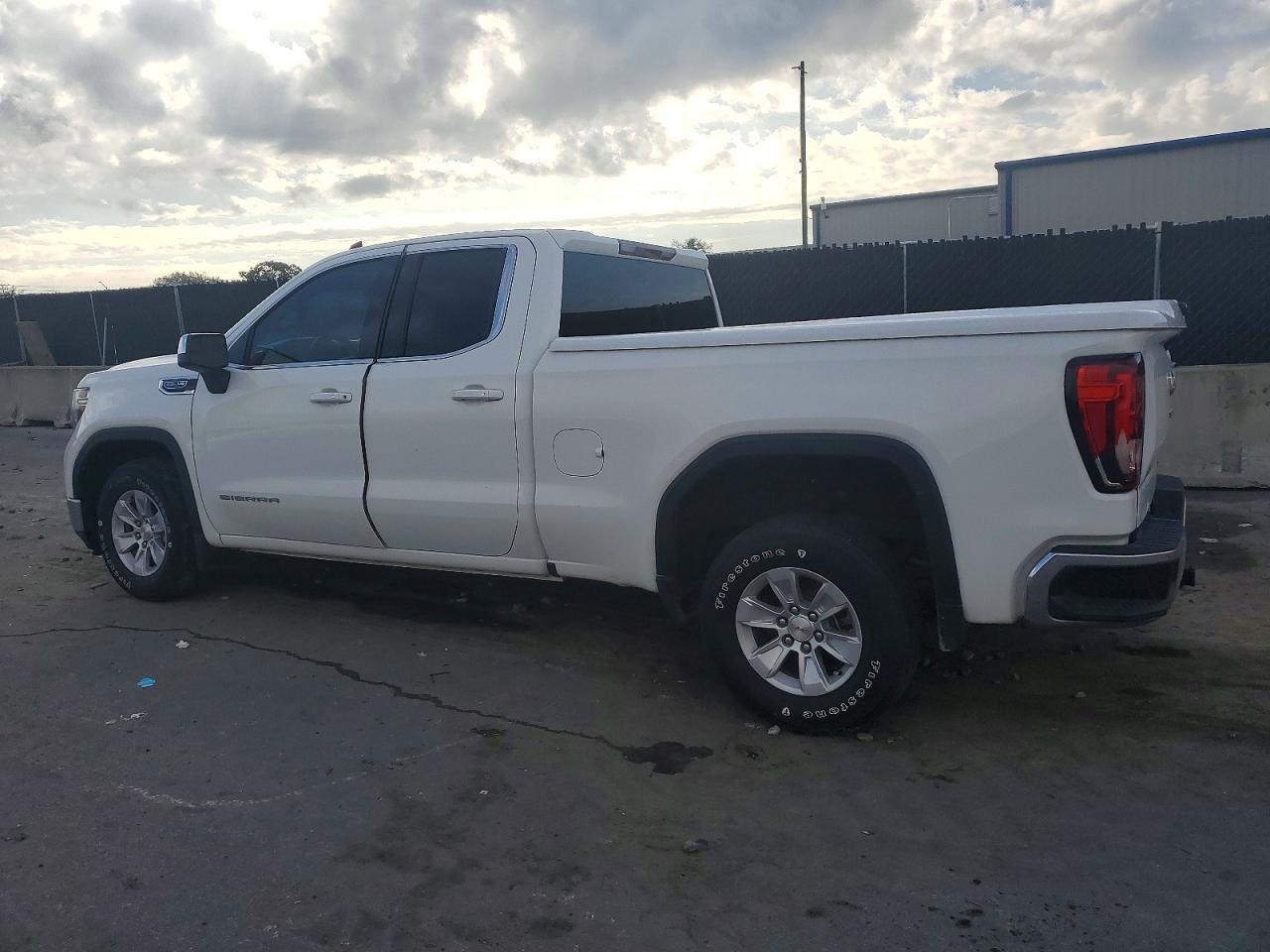 2019 GMC SIERRA C1500 SLE photo 2