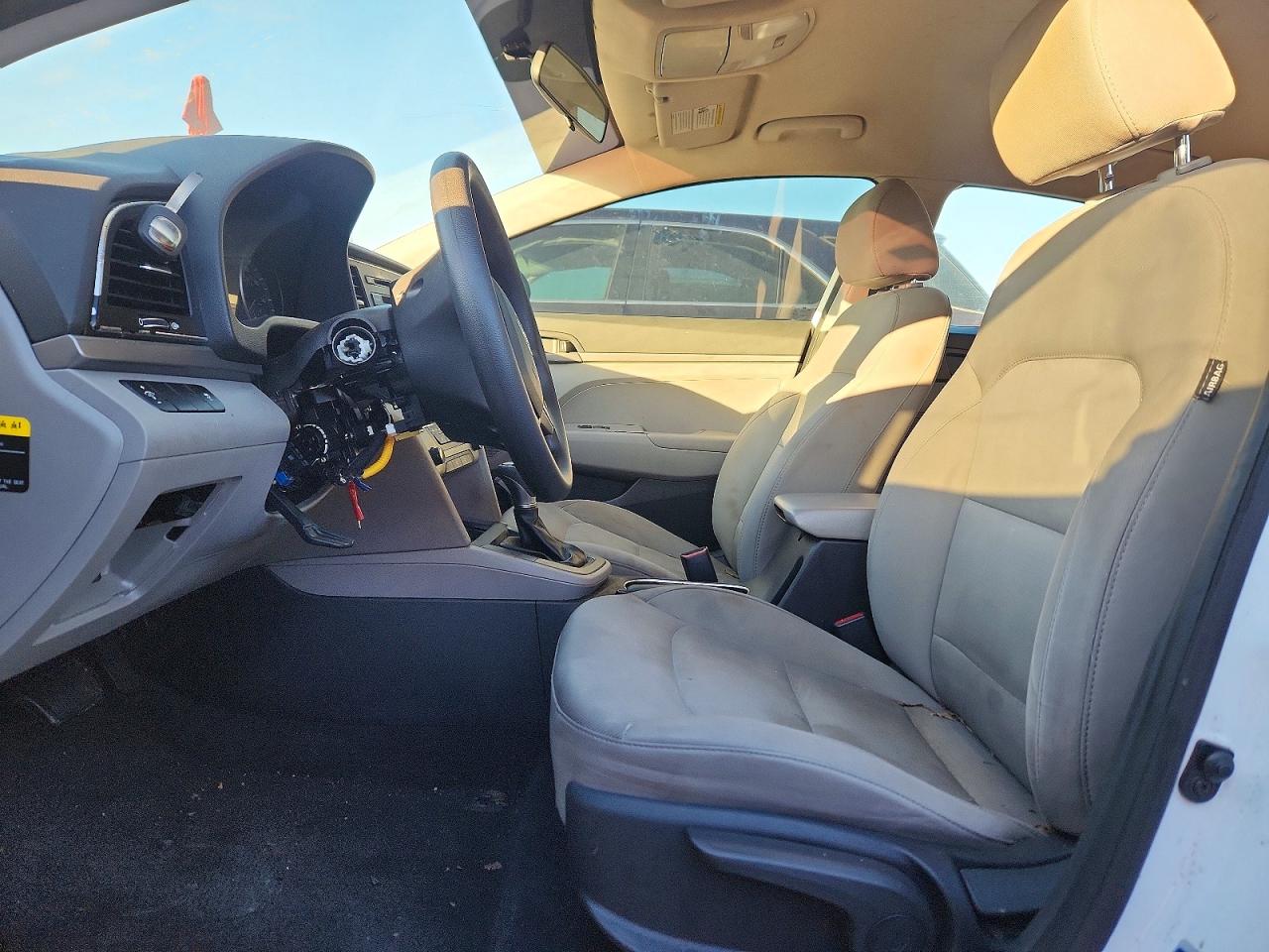 2017 HYUNDAI ELANTRA SE photo 7