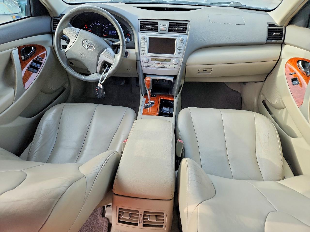 2011 TOYOTA CAMRY SE photo 8