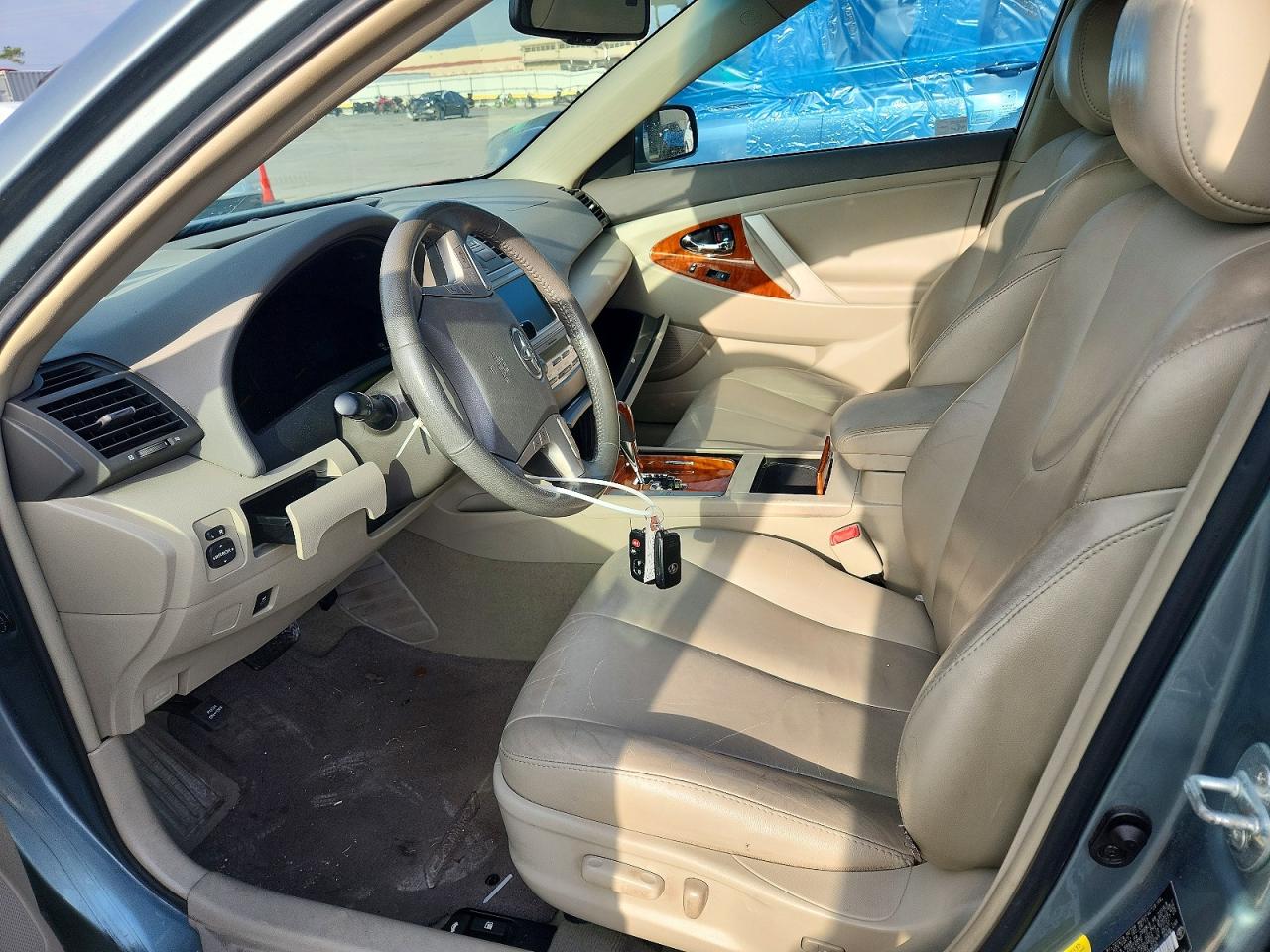 2011 TOYOTA CAMRY SE photo 7