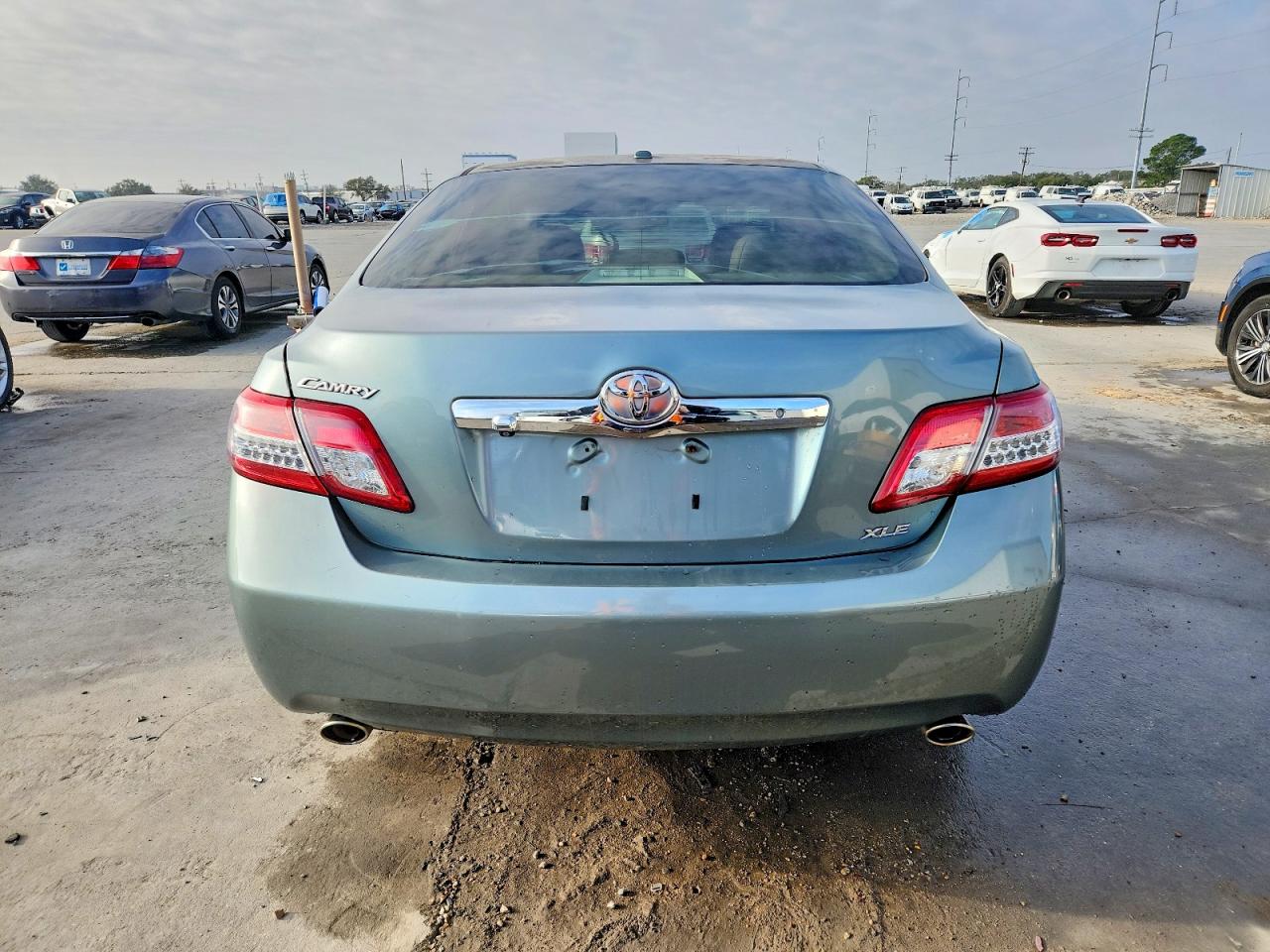 2011 TOYOTA CAMRY SE photo 6