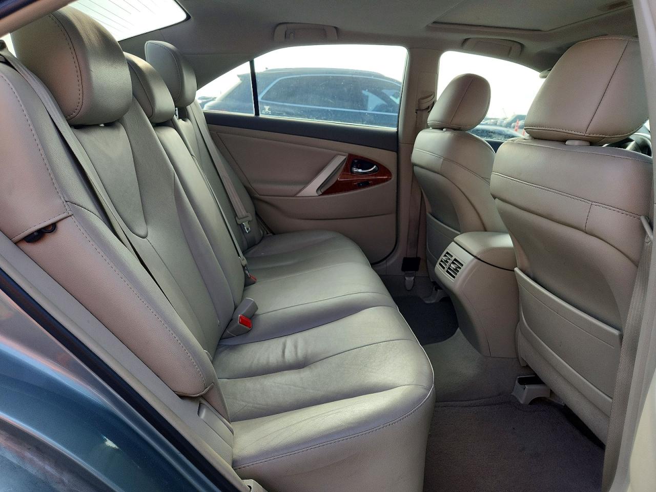 2011 TOYOTA CAMRY SE photo 10