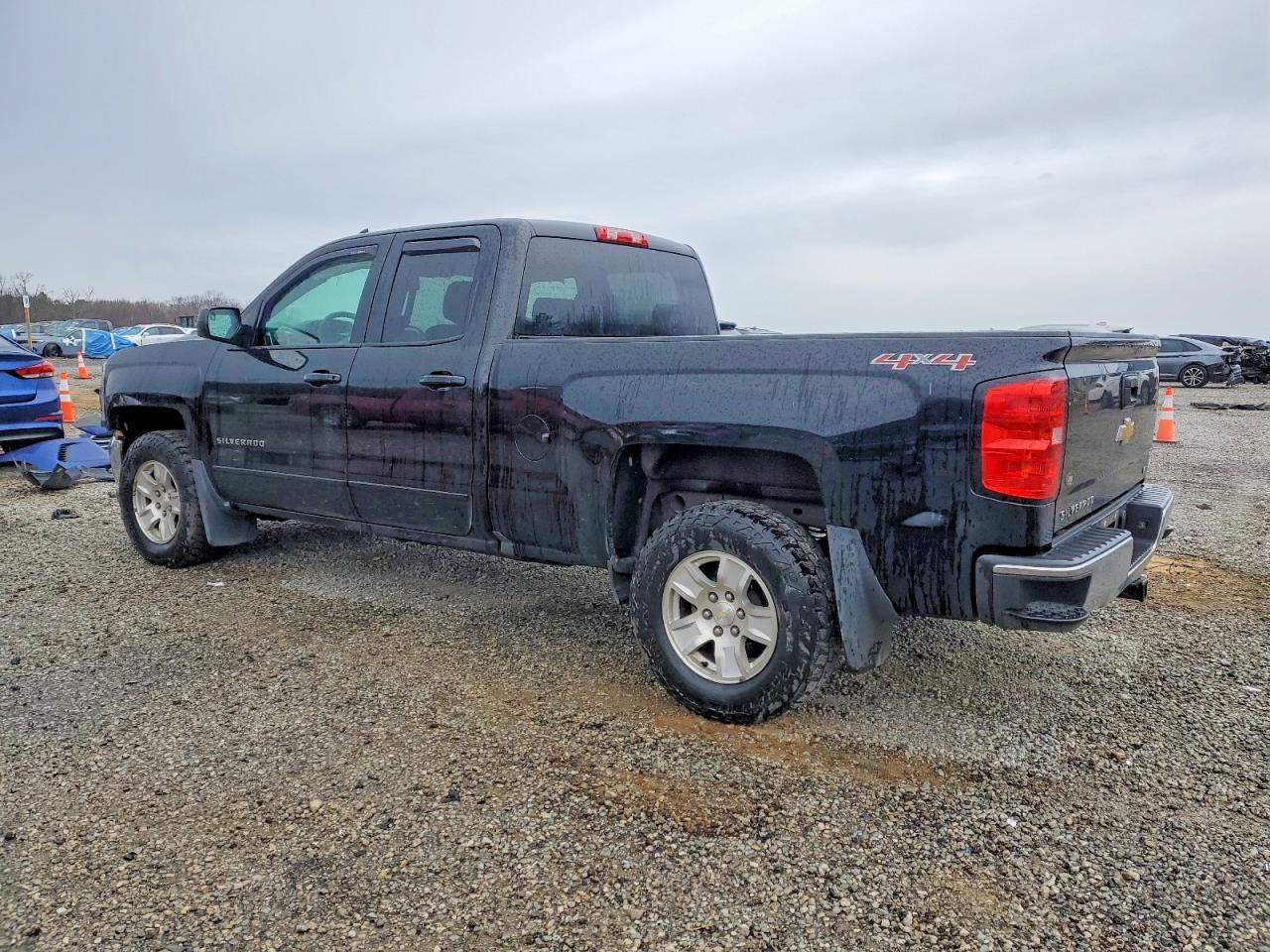 2017 CHEVROLET SILVERADO K1500 LT photo 2
