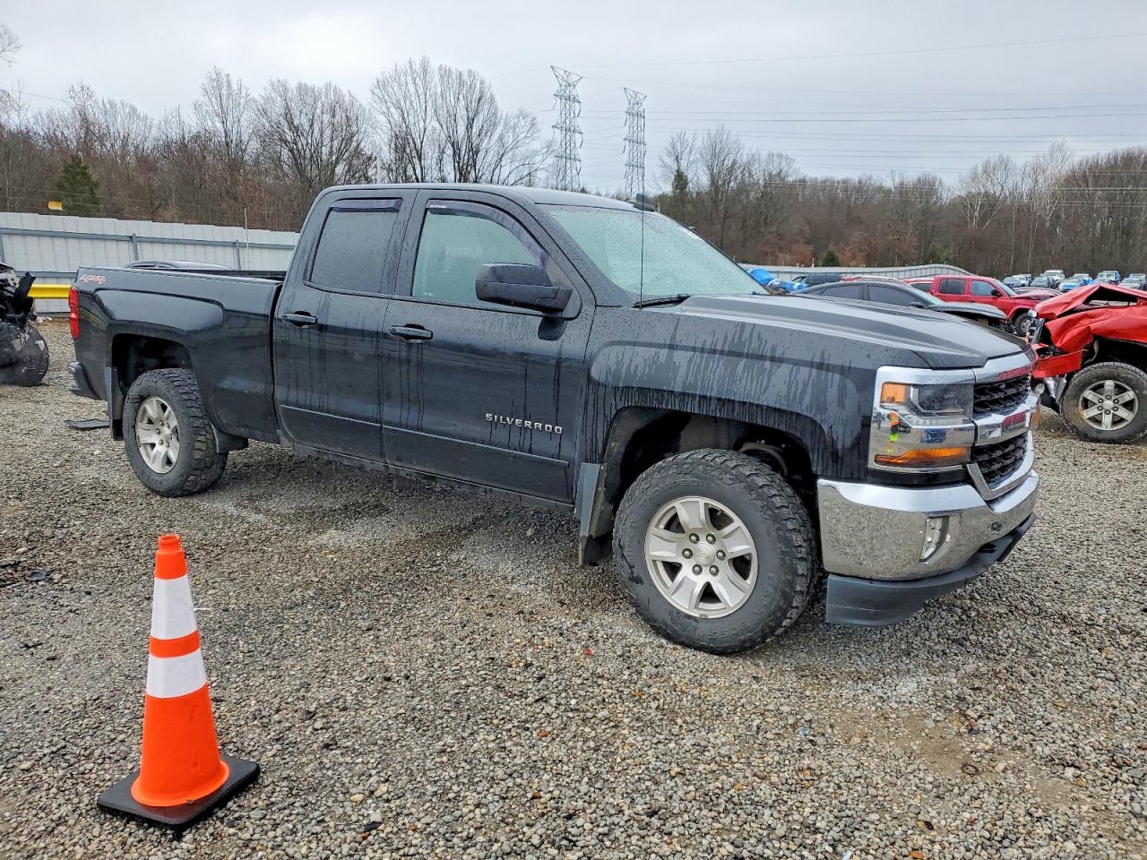 2017 CHEVROLET SILVERADO K1500 LT photo 4