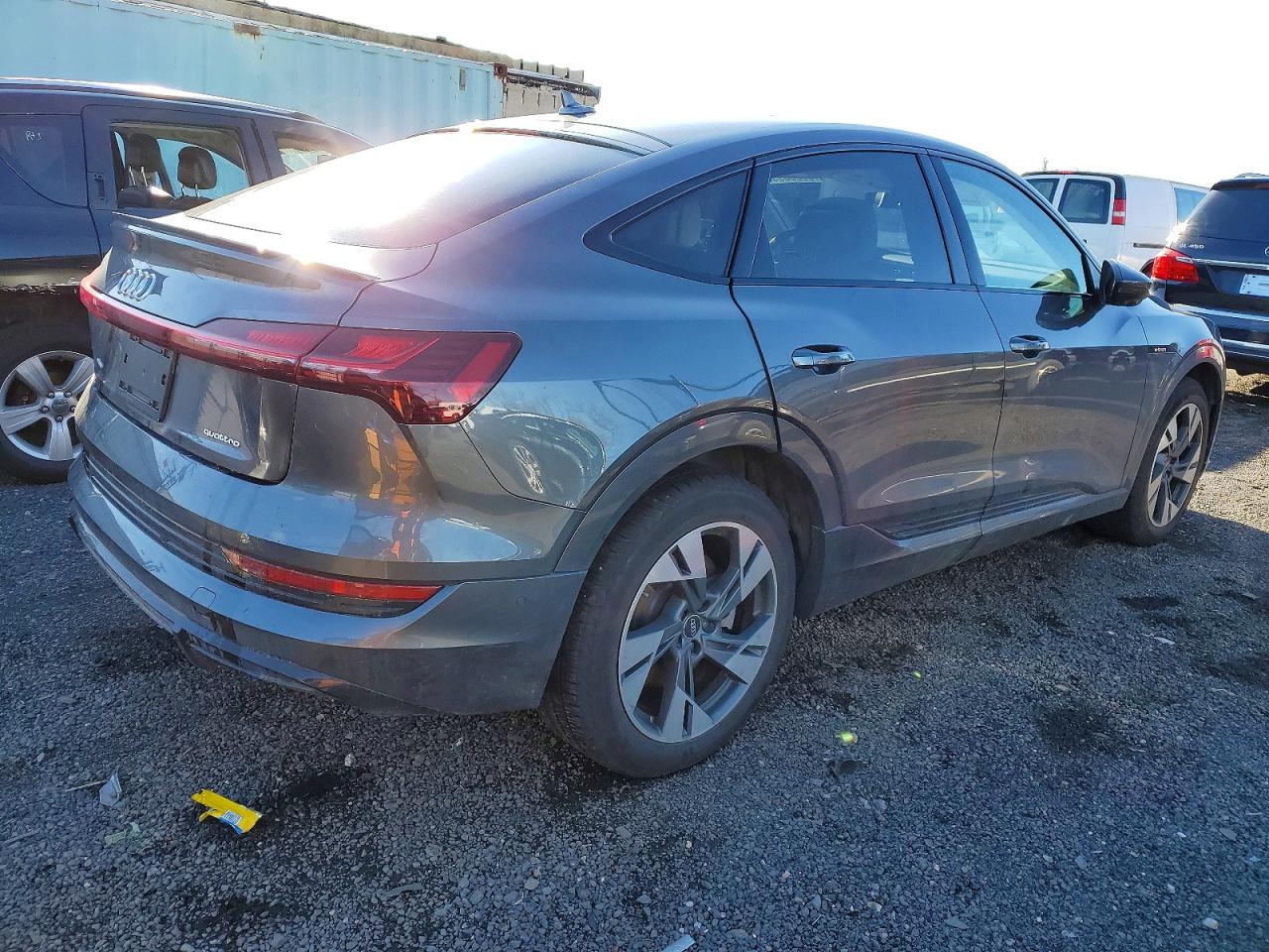 2022 AUDI E-TRON SPORTBACK PREMIUM photo 3