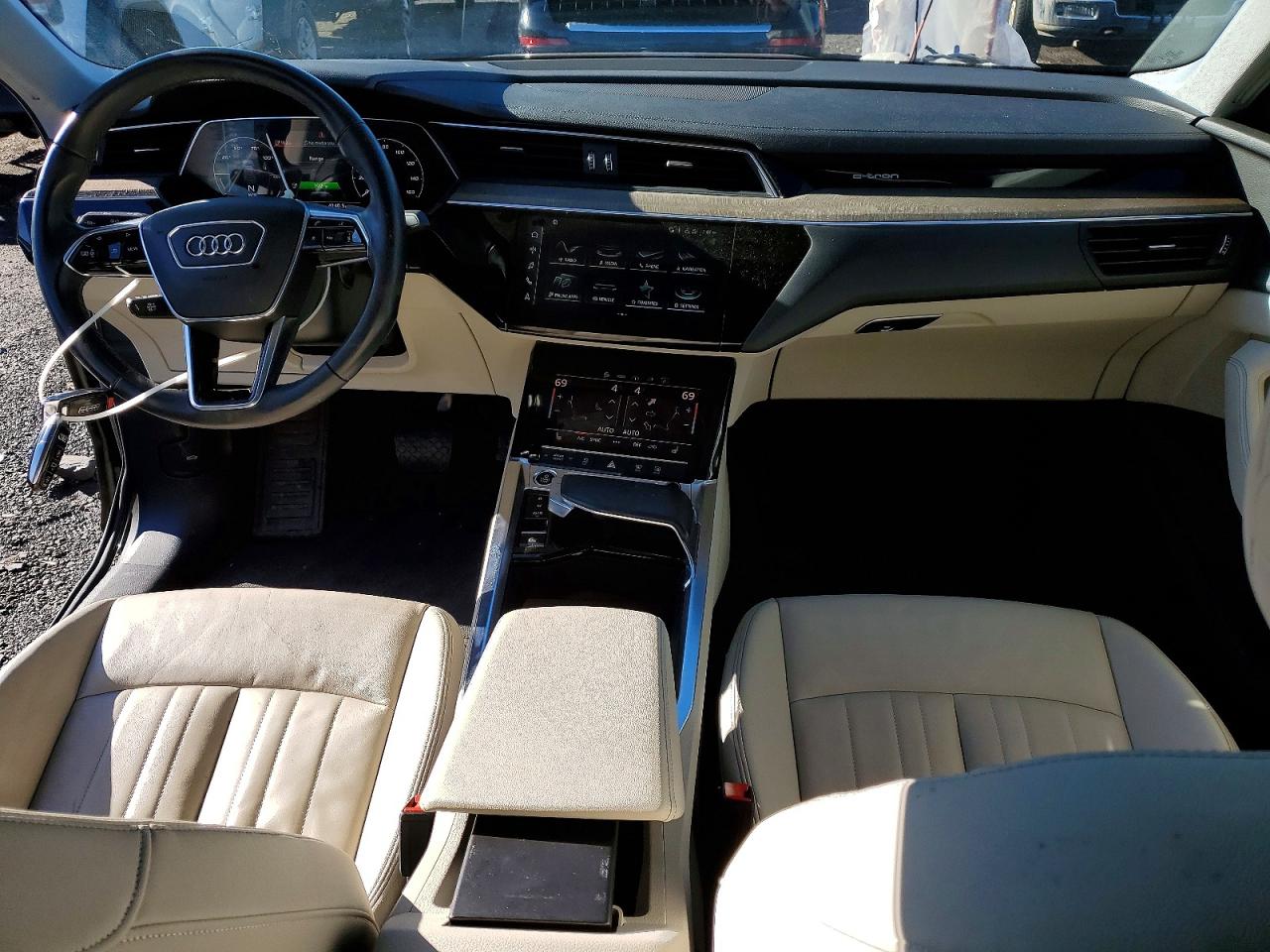 2022 AUDI E-TRON SPORTBACK PREMIUM photo 8