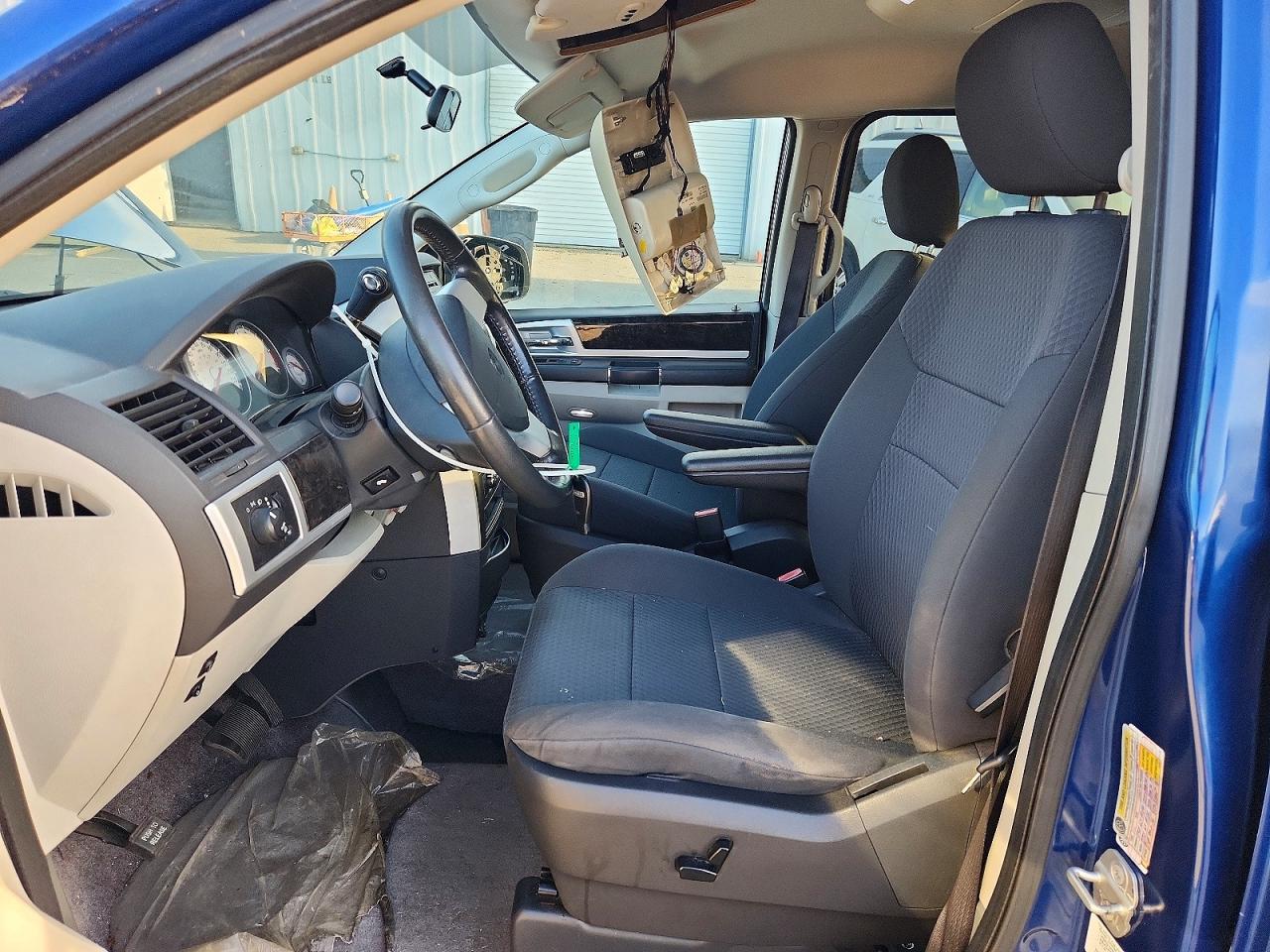 2010 DODGE GRAND CARAVAN SXT photo 7