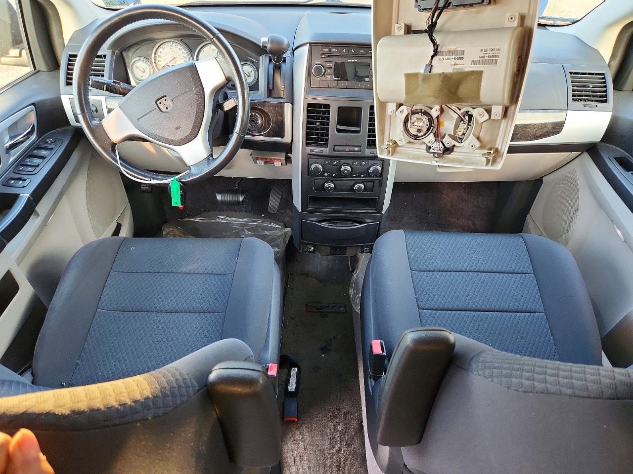 2010 DODGE GRAND CARAVAN SXT photo 8