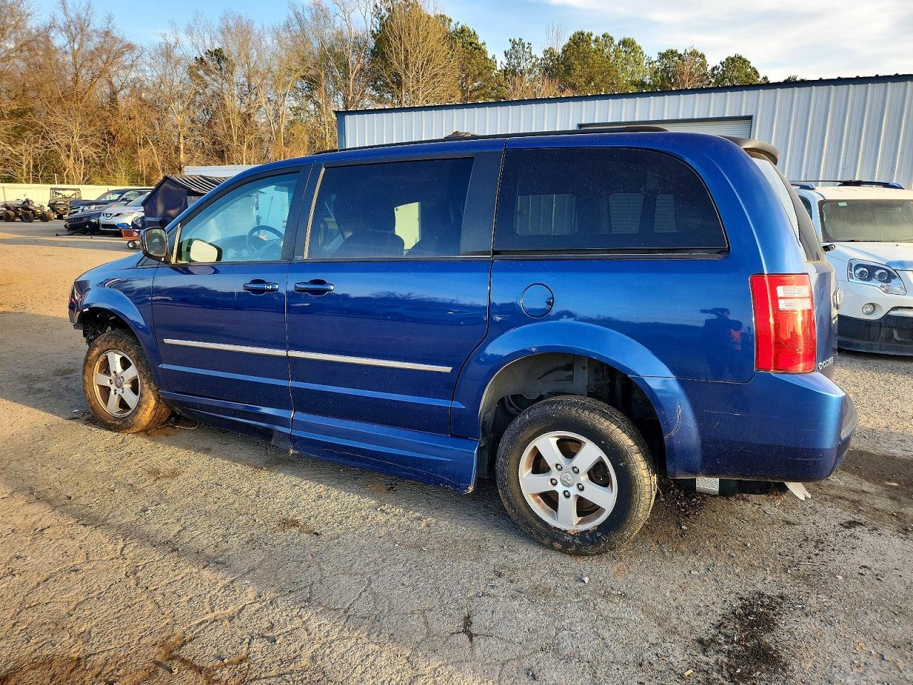 2010 DODGE GRAND CARAVAN SXT photo 2
