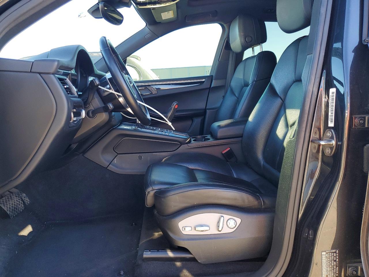 2017 PORSCHE MACAN photo 7